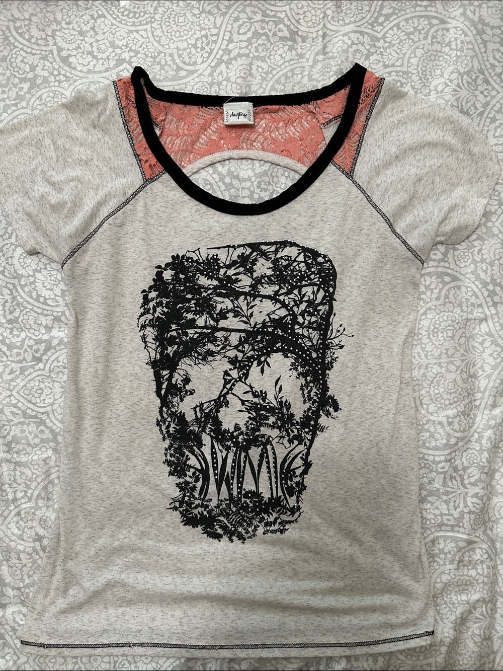 Daytrip Heathered Cream Tee with Black Botanical Graphic and Coral Lace